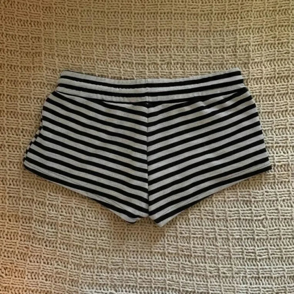 Pantalones Cortos de Mujer, Estilo Casual, Moda Y2K, Pantalones 2026, Estilo Urbano, Estampado de Calaveras a Rayas, Shorts Chic